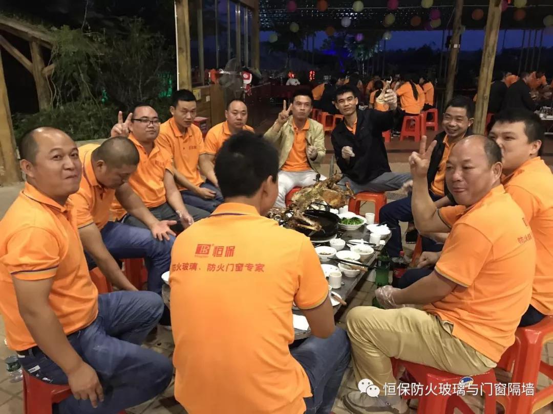 主題：“團(tuán)結(jié)”與“效率”！精誠(chéng)團(tuán)結(jié)、再創(chuàng)新高！ --記公司在2017年10月17日組織了一場(chǎng)高明盈香戶外拓展旅游活動(dòng)